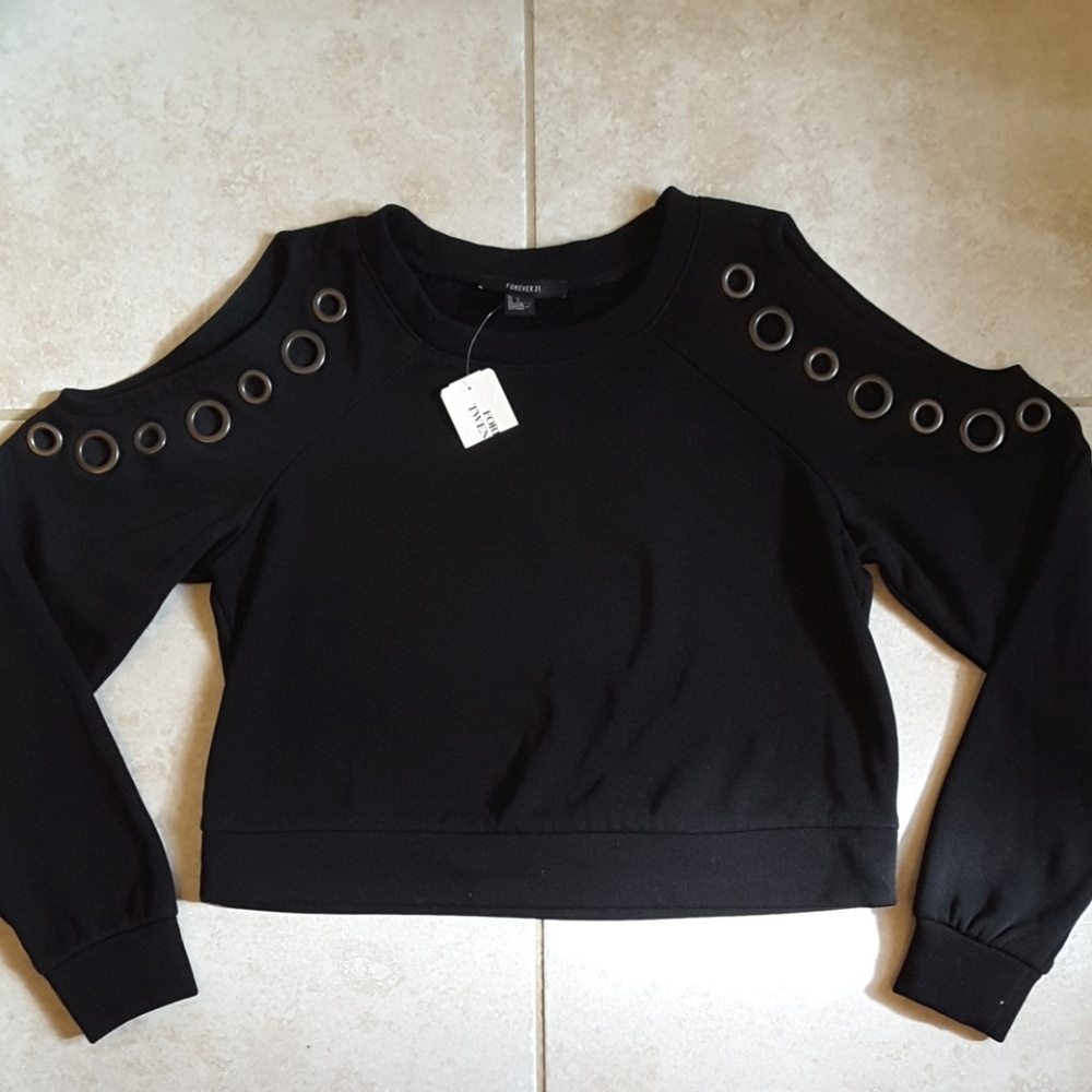 Forever 21 black cropped sweatshirt size Small